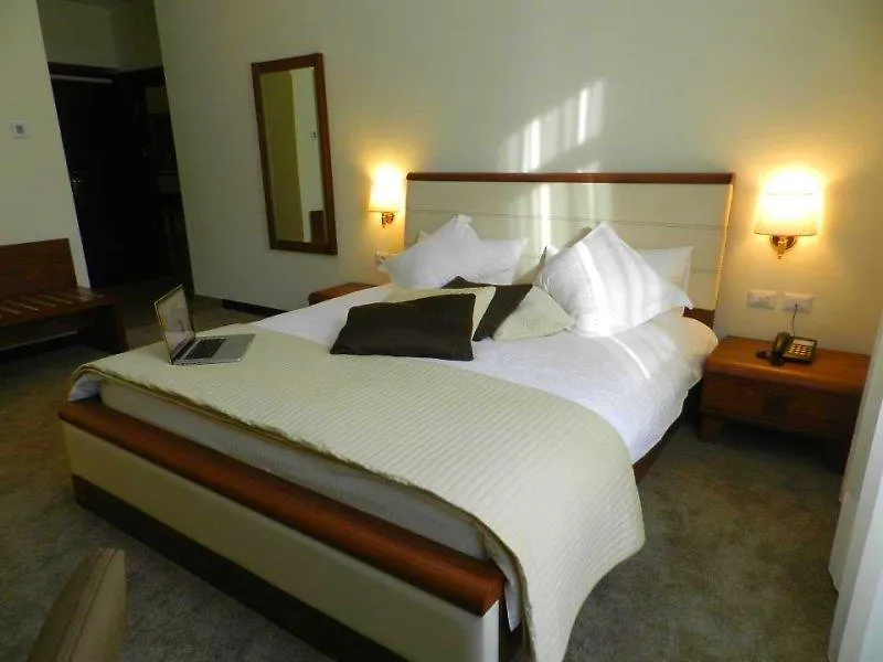 Hotel Boutique Kotoni Tirana 4*,